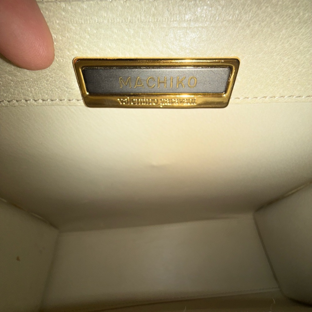 🎀Vintage Valentino Garavani Cream Top-Handle🎀 - Picture 13 of 16